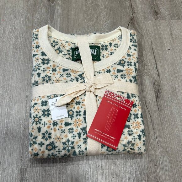 NWT American Eagle One Piece Onesie Waffle Knit Snowflake Winter Pajamas Medium - Picture 3 of 5